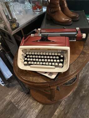 Vintage Royal Safari Portable Manual Typewriter - Red & White with Case and Pape